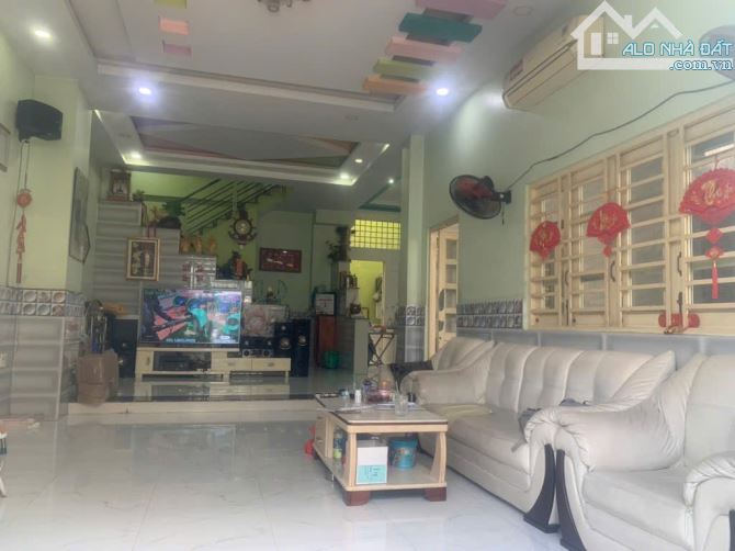Căn nhà khiến hàng xóm phải ngước nhìn – giá bất ngờ
