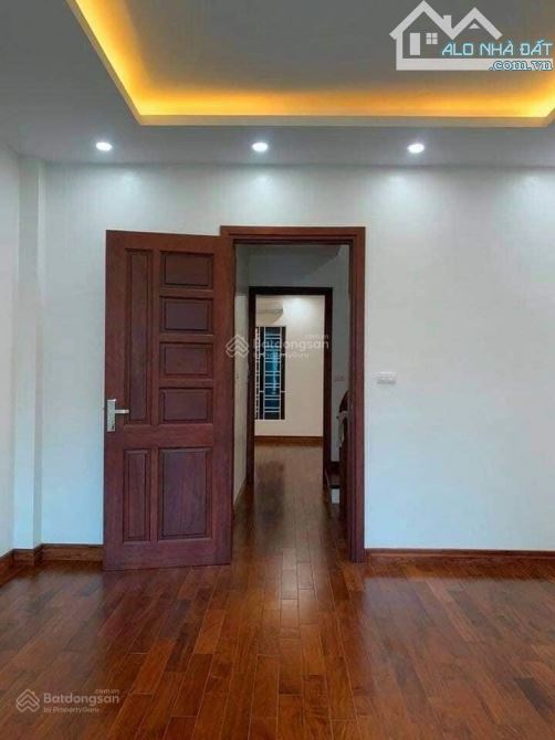 Chỉ 5.x tỷ sở hữu ngay nhà 5 tầng,6 ngủ đẹp long lanh,Vân Canh,gần trường C1,C2,chợ