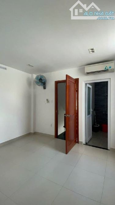 🏡 BÁN NHÀ ĐẸP 4 TẦNG – GẦN MẶT TIỀN – TRUNG TÂM THÀNH PHỐ 📍 Vị trí: Cách mặt tiền chỉ 2