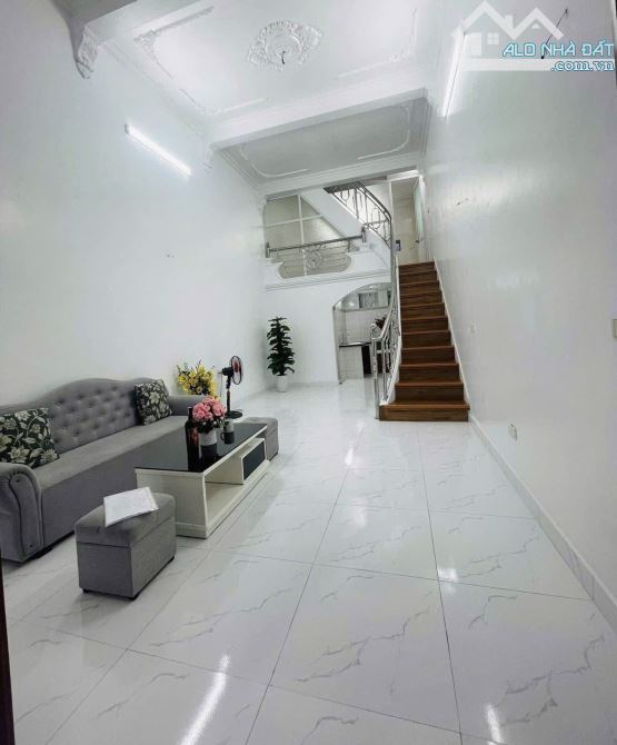 Bán nhà trung tâm Hai Bà Trưng 17m2, 5 tầng , giá chỉ 3.71 tỷ – cực h.iếm trong khu vực