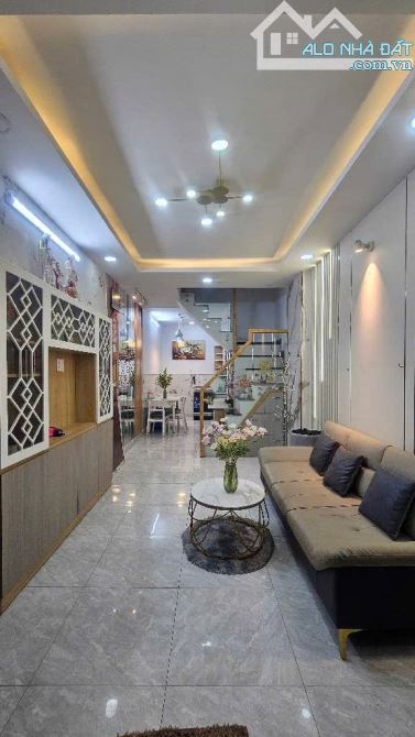 NHÀ ĐẸP TẶNG NỘI THẤT, VÀO Ở NGAY _2TẦNG_ GẦN NHÀ GA T3, CHỢ PHẠM VĂN BẠCH _P15_TÂN BÌNH