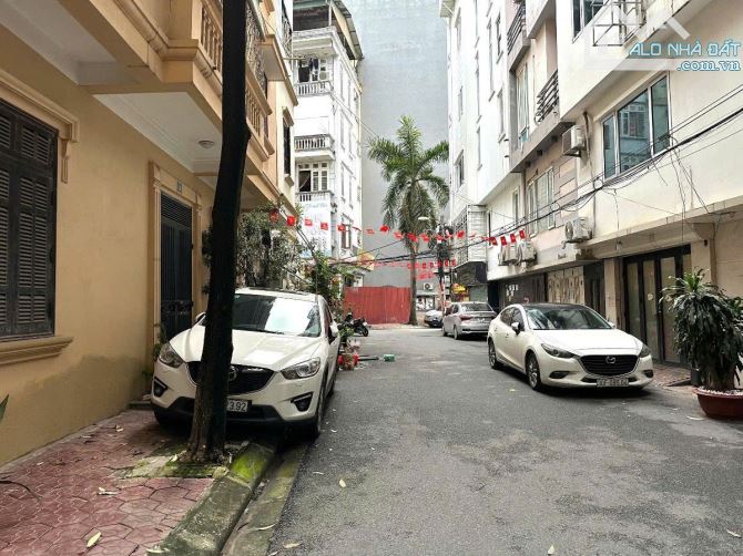 BÁN NHÀ NGUYỄN CHÁNH CẦU GIẤY PHÂN LÔ LÔ GÓC ÔTÔ TRÁNH DỪNG ĐỖ NGÀY ĐÊM DT 40/60M 4T 21TỶ