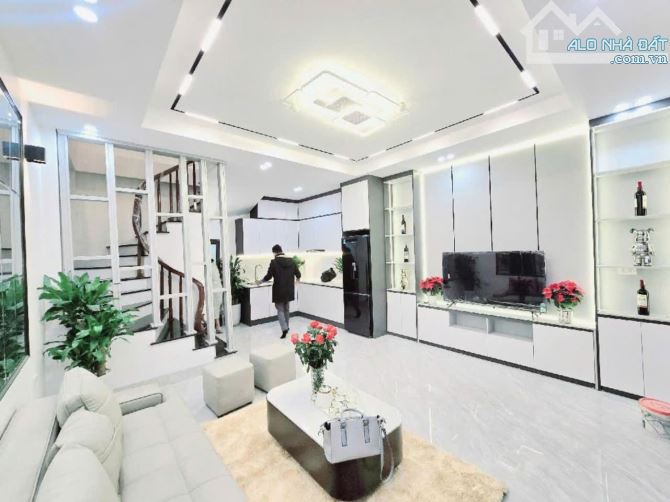Bán nhà phố Triều Khúc, ngõ thông, Full nội thất cao cấp giá trị vượt trội