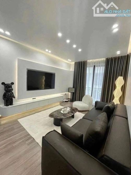 Khu vực Xuân La, Xuân Đỉnh , 36m2 nhỉnh 8 tỷ, ô tô đỗ, sát mặt phố, full nội thất , hiếm
