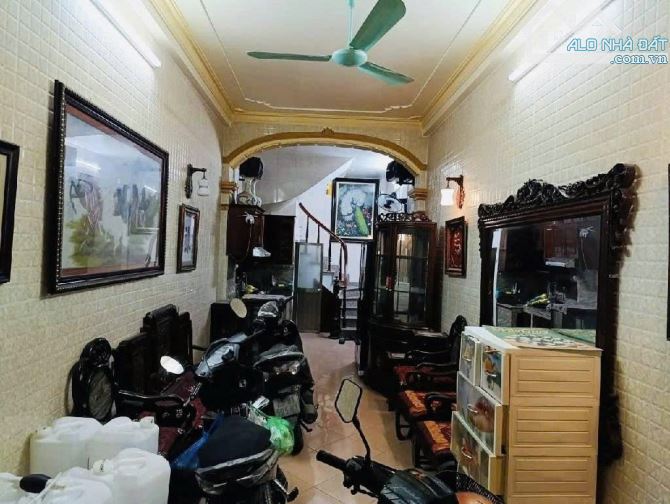 5.x TỶ Bán nhà Trương Định - Nhà dân xây chất - ngõ nông thông - ô tô gần - 5 Tầng -31m.