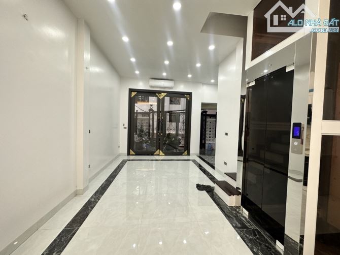 DÂN XÂY- LÔ GÓC NGUYỄN SƠN -5 TẦNG THANG MÁY - NGÕ THÔNG  - DT 68M - MT 5,8M