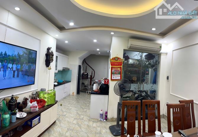 Bán nhà riêng ngõ 41 phố Thịnh Quang,Đống Đa dt 49 m2 xây 4 tầng giá 9 tỷ