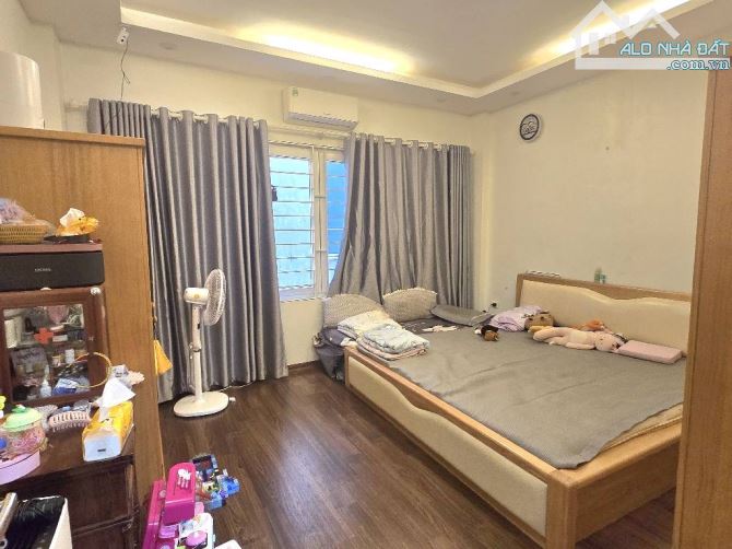 Bán nhà Kim Mã 46 m2/ 5 tầng / MT 4.4m / chỉ 13.2 tỷ. GẦN PHỐ NGÕ NÔNG - NHÀ ĐẸP.