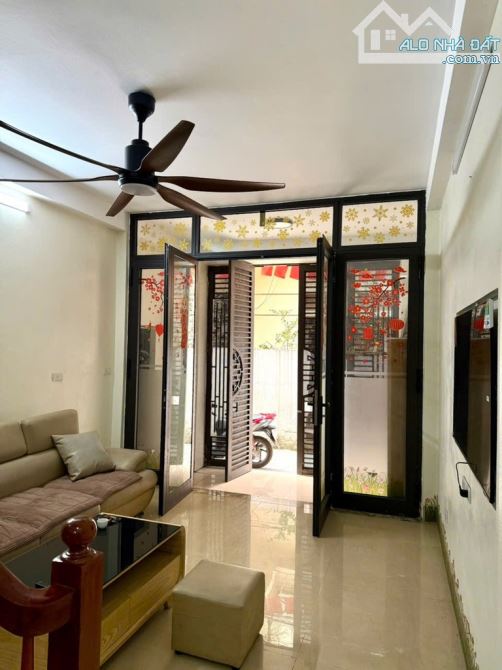 🔥🔥🔥 3PN đủ công năng, nhà Nguyễn Văn Linh Long Biên, hơn 41.5 m2, chỉ 5.X tỷ. Good pric