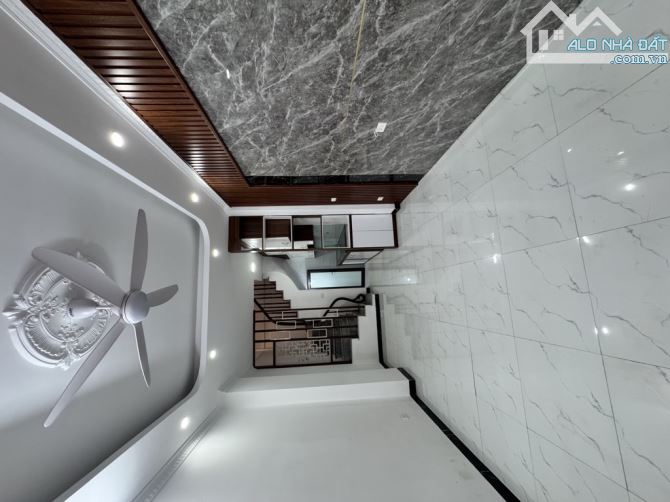 BÁN NHÀ BÁT KHỐI 5 TẦNG. NHỈNH 5 TỶ CÓ THƯƠNG LƯỢNG