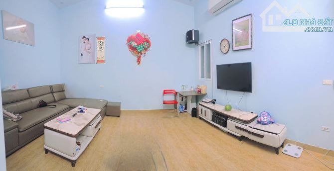 Hoàng Hoa Thám, 52m, Ngõ thông gần phố, Nhà dân xây đẹp, Sổ chính chủ, Giá đầu tư, Hiếm