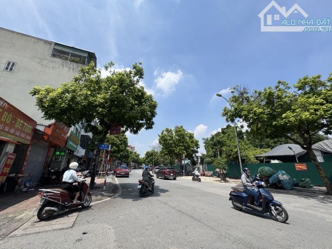 BÁN NHÀ TRUNG TÂM PHỐ THẠCH BÀN, LÔ GÓC 4 MẶT THOÁNG – Ô TÔ VÀO NHÀ – KINH DOANH ĐỈNH