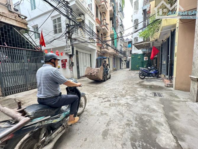 Bán nhà phố Bùi Xương Trạch, 6 tầng, mặt tiền 6m, ô tô đỗ cổng, 38m2 giá 7.2tỷ