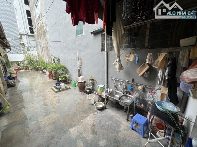 Hiếm, Trần Khát Chân, 150m, Lô góc, Nở hậu, Sổ vuông, Ngõ nông gần phố, Tiện ích bạt ngàn