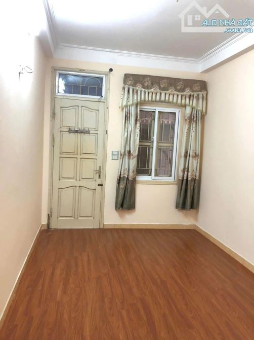 CHO THUÊ NHÀ NGUYÊN CĂN NGÕ 155 CẦU GIẤY, DT 30M2 X 4 TẦNG, 3 NGỦ, GIÁ 10 TRIỆU.