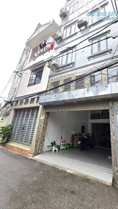 Siêu phẩm Long Biên, sát Vinhomes, ô tô vào nhà, cách ô tô tránh 20m, nhà 5 tầng, 40m2