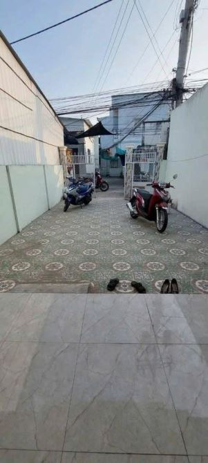 Hạ giá bán gấp căn nhà đầu tư 900 triệu sang sổ, ngay HL65, Tân Hiệp , Hóc Môn