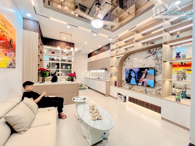 BÁN NHÀ TRẦN ĐẠI NGHĨA, LÔ GÓC, NGÕ THÔNG Ô TÔ. DT 44m2 - MT 4,2m x 5 tầng. GIÁ 10 TỶ.