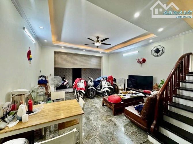 (GẤP) BÁN NHÀ YÊN LẠC, KIM NGƯU, NGÕ THÔNG BA GÁC. DT 40m2 - MT 5,2m x 5 TẦNG. NHỈNH 10 TỶ
