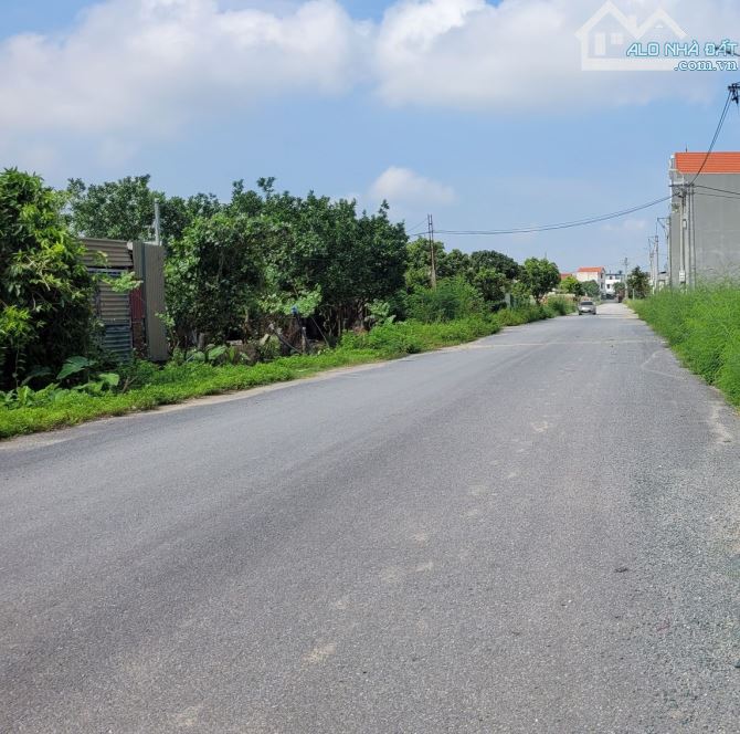 CƠ HỘI ĐẦU TƯ - BÁN ĐẤT THỔ CƯ SỔ ĐỎ CHÍNH CHỦ. Vị trí đẹp tại xã Tân Phú, huyện Quốc Oai,