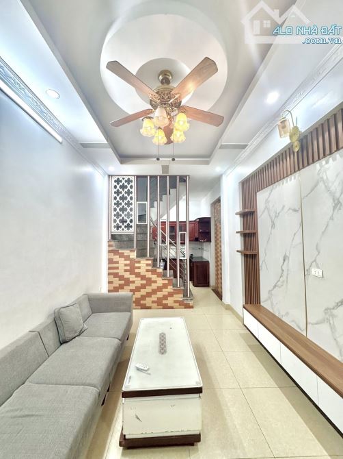 BÁN NHÀ PHÁO ĐÀI LÁNG ĐỐNG ĐA 40m 5T Mt 4m GIÁ 8.5 TỶ LÔ GÓC NGÕ THÔNG KINH DOANH.
