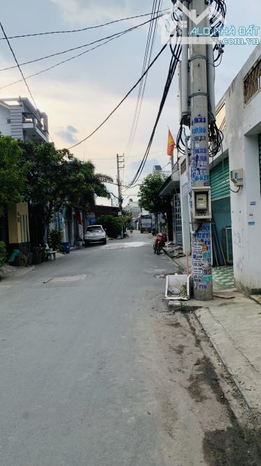 Bán nhà C4 đúc lửng đường Tân Thới Hiệp 21, DT 5.8x18m, giá chỉ 5.3 tỷ