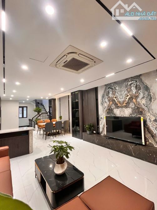 Bán nhà Nguyễn Lam, Phúc Đồng ngõ thông, gara 2 ô tô, thang máy 62m nhỉnh 13 tỷ