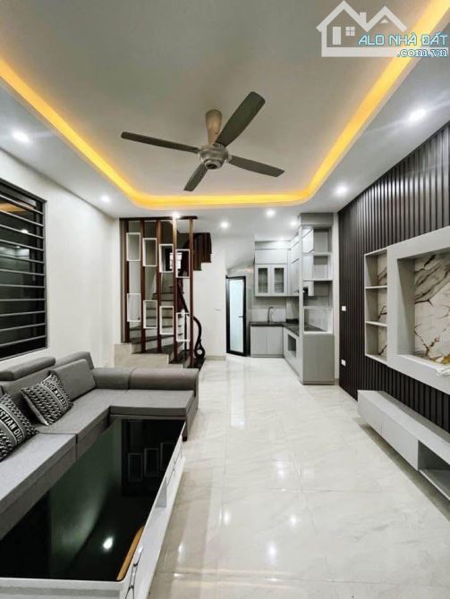 - Bán nhà Trần Cung, 10m ô tô, sát phố, nội thất xịn sò, 46m2, 9.7 tỷ.