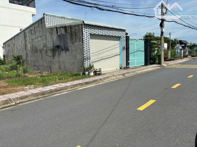 Bán ngộp lô góc 2 mặt tiền nhưa 211m2 đất trung tâm thị trấn Củ Chi (10mx20m) Giá 1ty3
