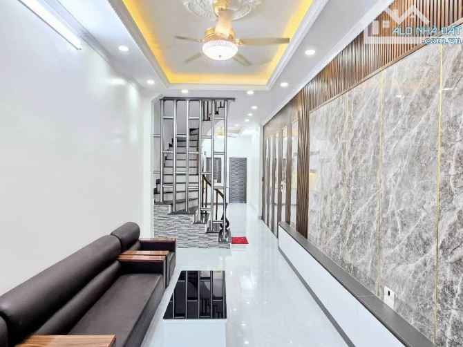- Bán nhà Trần Cung, 10m ô tô, sát phố, nội thất xịn sò, 48m2, 10 tỷ.