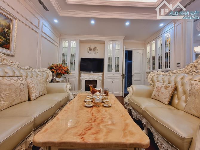 BIỆT THỰ ĐẲNG CẤP – LÔ GÓC – FULL NỘI THẤT NHẬP KHẨU – THANG MÁY – TRUNG TÂM CẦU GIẤY