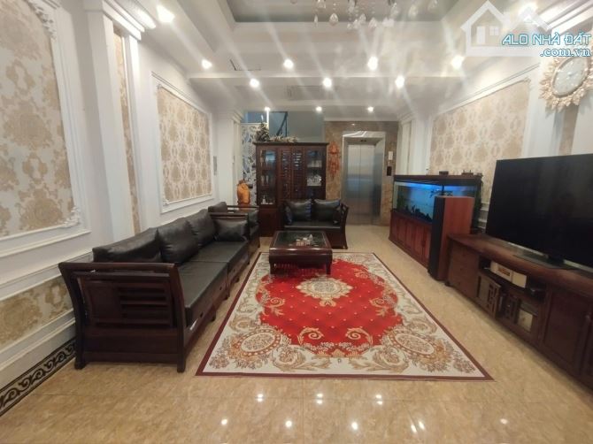 Bán nhà Thái Hà ô tô đỗ cửa vài bước ra phô, Dt 55m2, mt 4.512m, 6 tầng thang máy.