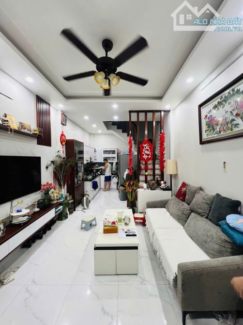 💥NHÀ ĐẸP LẠC LONG QUÂN - Ô TÔ ĐỖ CỔNG - NHÀ ĐẸP Ở NGAY - TẶNG FULL NỘI THẤT - 30m2 - 11.5