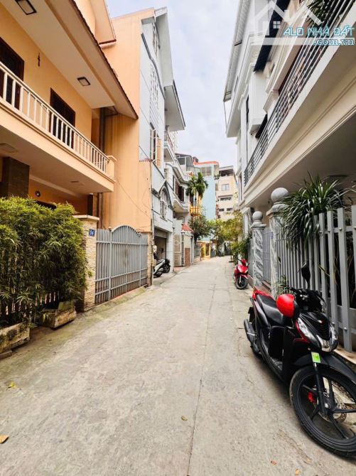 BÁN BIỆT THỰ ĐẲNG CẤP – NỞ HẬU – KHU VIP – TRUNG TÂM CẦU GIẤY