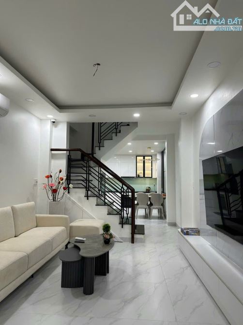 Nhà HXH Full NT Nguyễn Khoái, P.1, Quận 4 | 4 x 13 | Trệt 2 Lầu ST | 5PN 3WC | Giá 25tr