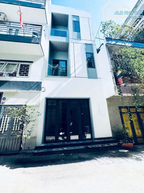 Nhà HXH Lưu Đình Lễ, P.4, Quận 4 | 4 x 8 | Trệt 2 Lầu ST | 2PN 3WC | Giá 18tr