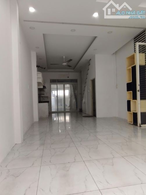 Nhà Hẻm 3 Gác 1/ Đoàn Văn Bơ, P.14, Quận 4 | 4,5 x 10 | Trệt 2 Lầu | 2PN 2WC | Giá 13tr
