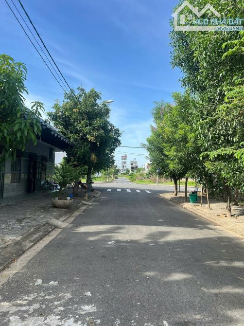 Chính chủ gửi bán lô đất gần trường quốc tế Niolas school giá 3ty8xx