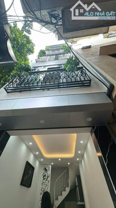 Bán nhà Trần Cung, 10m ô tô, sát phố, nội thất xịn sò, 41m2, 9.7 tỷ.