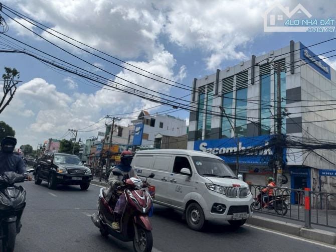 Bán mặt tiền Quảng Trung vị trí VIP .dt: 10x 40m