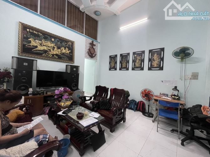 HIẾM - Nguyễn Văn Quá - Đông Hưng Thuận - Q12 - Nhà 70M2 - SHR