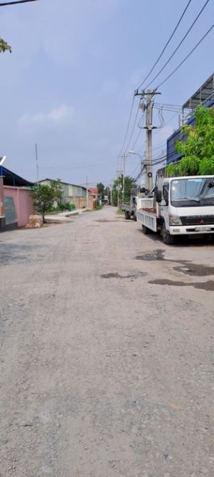 Củ Chi: Bán Gấp 4000m2 Đất Thổ Cư Mặt Tiền Đường 17, SHR, Giá Chỉ 44 Tỷ!
