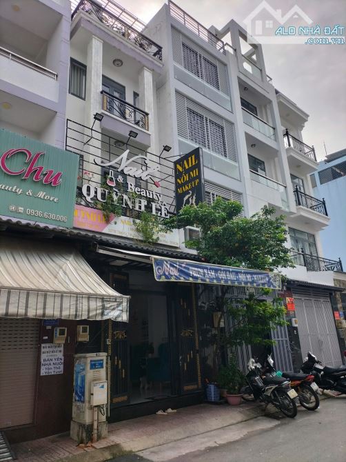 Bán nhà MT nội bộ K300, P12, Tân Bình. DT: 5.3m x 14m, đang cho thuê 15 triệu
