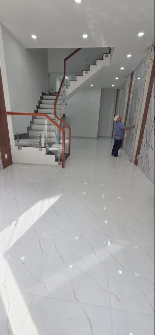 BÁN NHÀ GẦN  HẬU GIANG 4 TẨNG HÈM XE HƠI 5 M 4 x 13 , CHỈ HƠN 6 TỶ