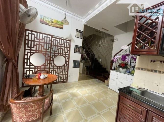 Bán nhà Biệt thự Đặng Dung - Tân Định, Quận 1,  DT: 7,8x8,5m, 3 Tầng - 3 PN, 18,6 tỷ.