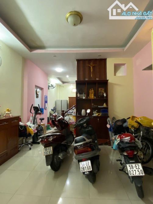 Vị trí đẹp! Cách 5 căn ra mặt tiền - 4 tầng - Hẻm ô tô Hoàng Hoa Thám - Phú Nhuận - 8.8 ỷ