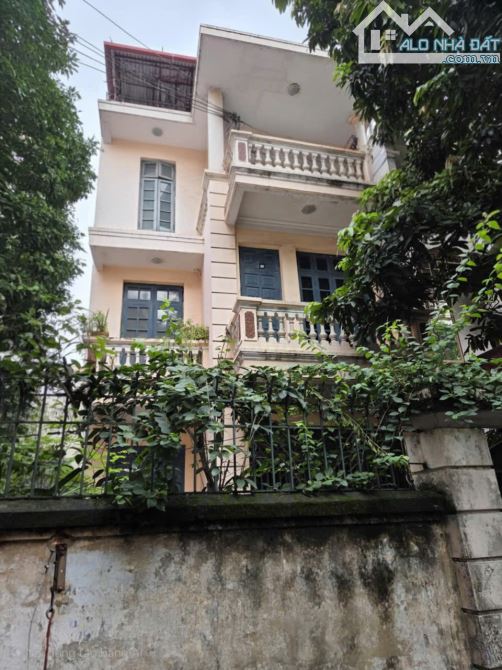 Bán nhà Võng Thị - Lô góc, Cạnh Hồ, Vị trí đẳng cấp, An sinh tuyệt vời, 95m2, giá 30.9 tỷ