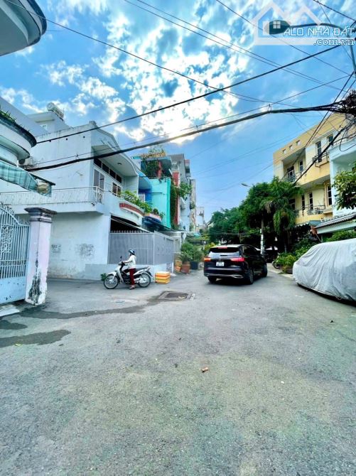 Ngay Khu VIP Bến Hải - ĐH Văn Lang - Sát Mặt tiền Dương Quảng Hàm - HXH - 3 tầng 4PN đẹp