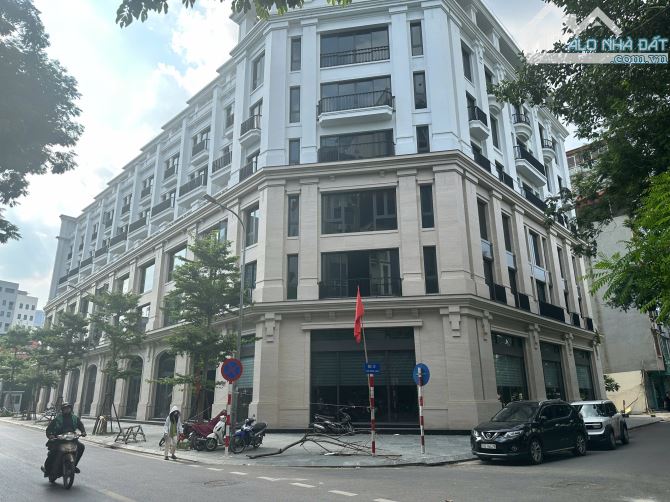 Cho thuê Shophouse mặt phố Chùa Láng, Diện tích 135m2 x 7 tầng + hầm, Mặt tiền 7m