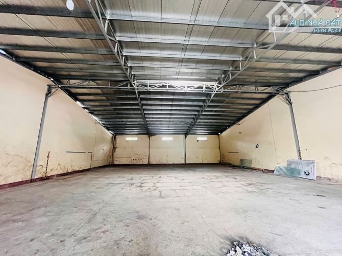 CHo thuê kho xưởng hẻm đường Bình long tổng dtsd 550m2 ngang 16m